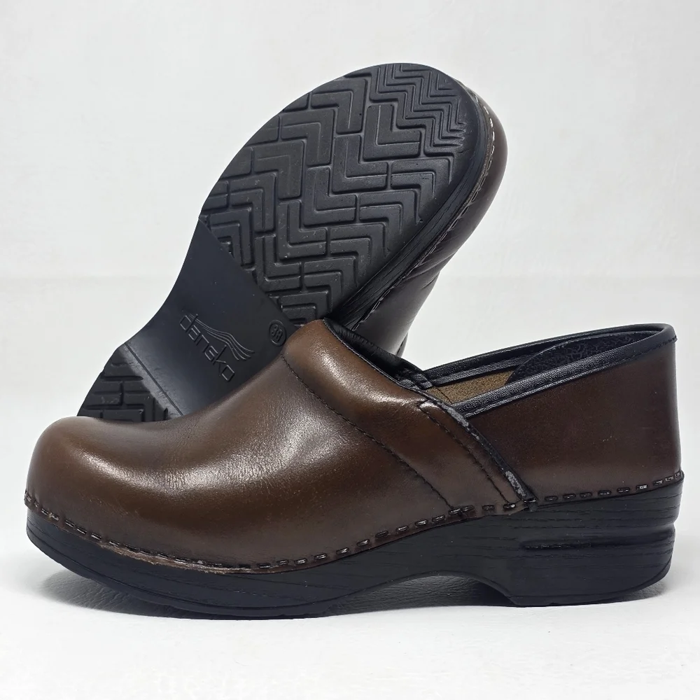 Dansko Women's Brown Leather Professional Clogs Size EU 48/7.5-8 US Pre-owned - Picture 1 of 10